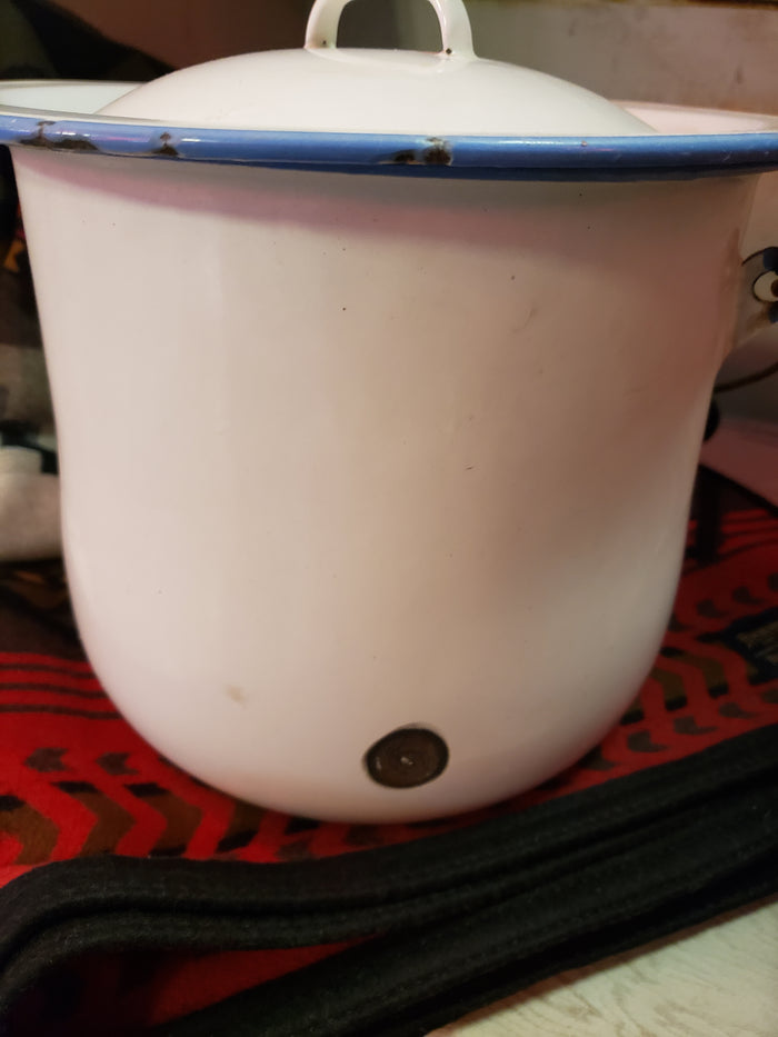 1940s Porcelain Enamelware pot / lid "Cream City" label